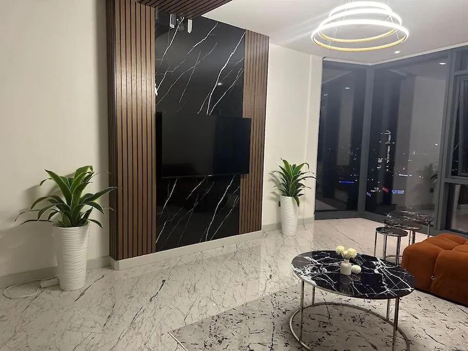 아파트 Stunning Skyview Luxury Apt Floor 40 Plus 이스탄불