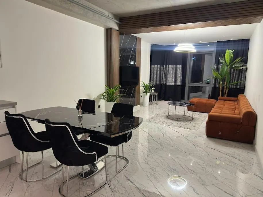 Stunning Skyview Luxury Apt Floor 40 Plus 이스탄불 아파트